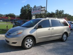 2007 TOYOTA SIENNA  LE  GOLD